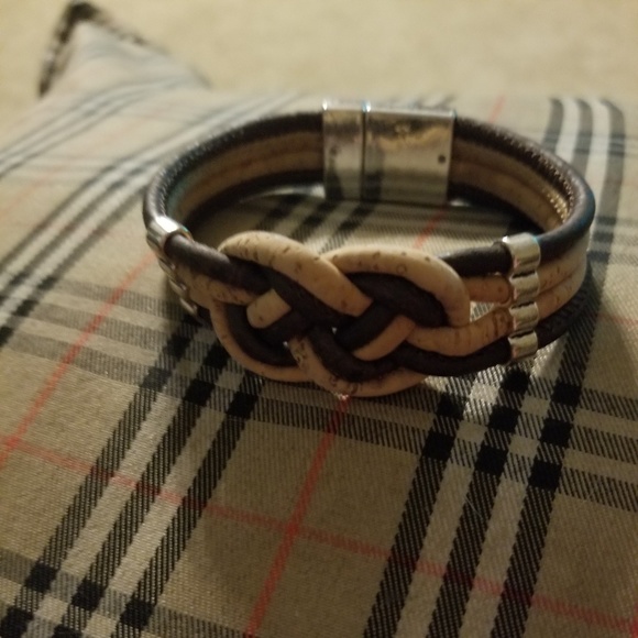 Two-toned braided cork bracelet. - Picture 2 of 2